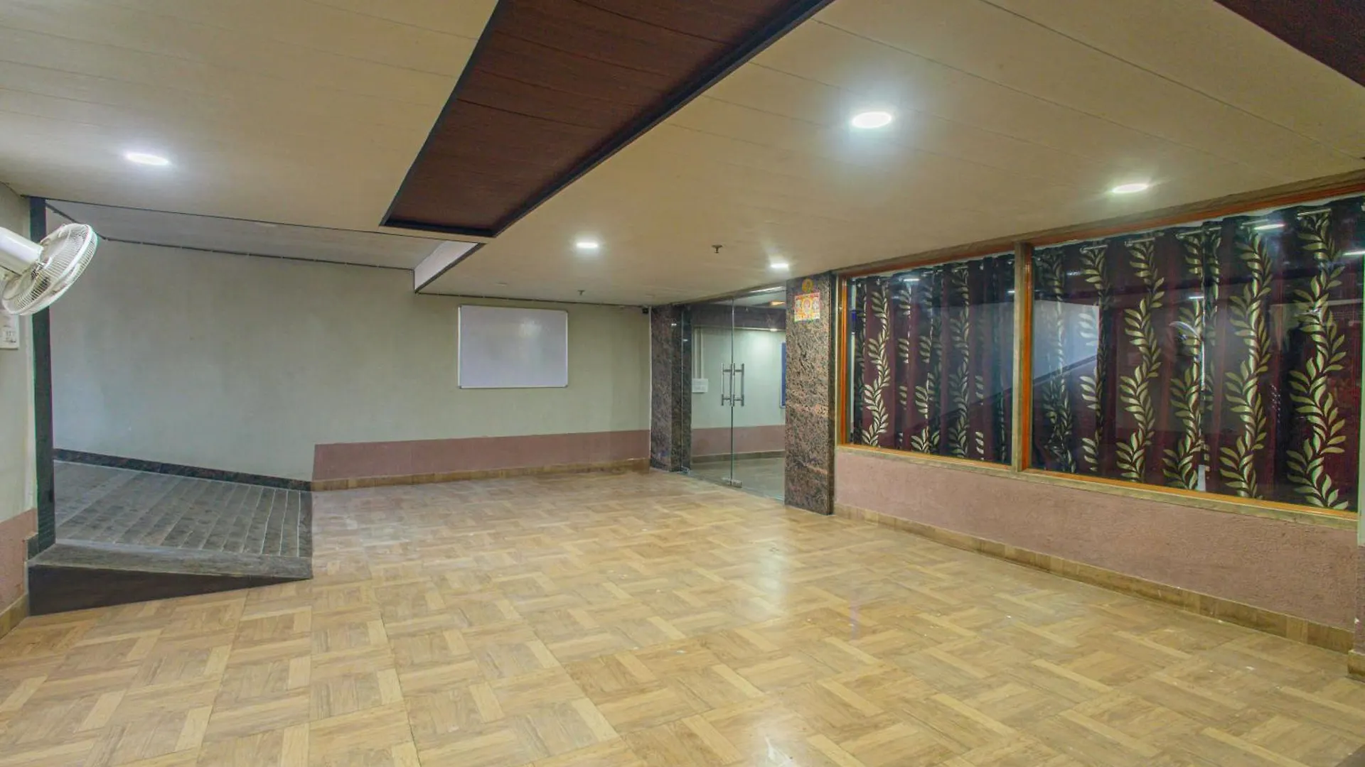 Treebo Saumendra Residency Hotel Varanasi 3*,  India
