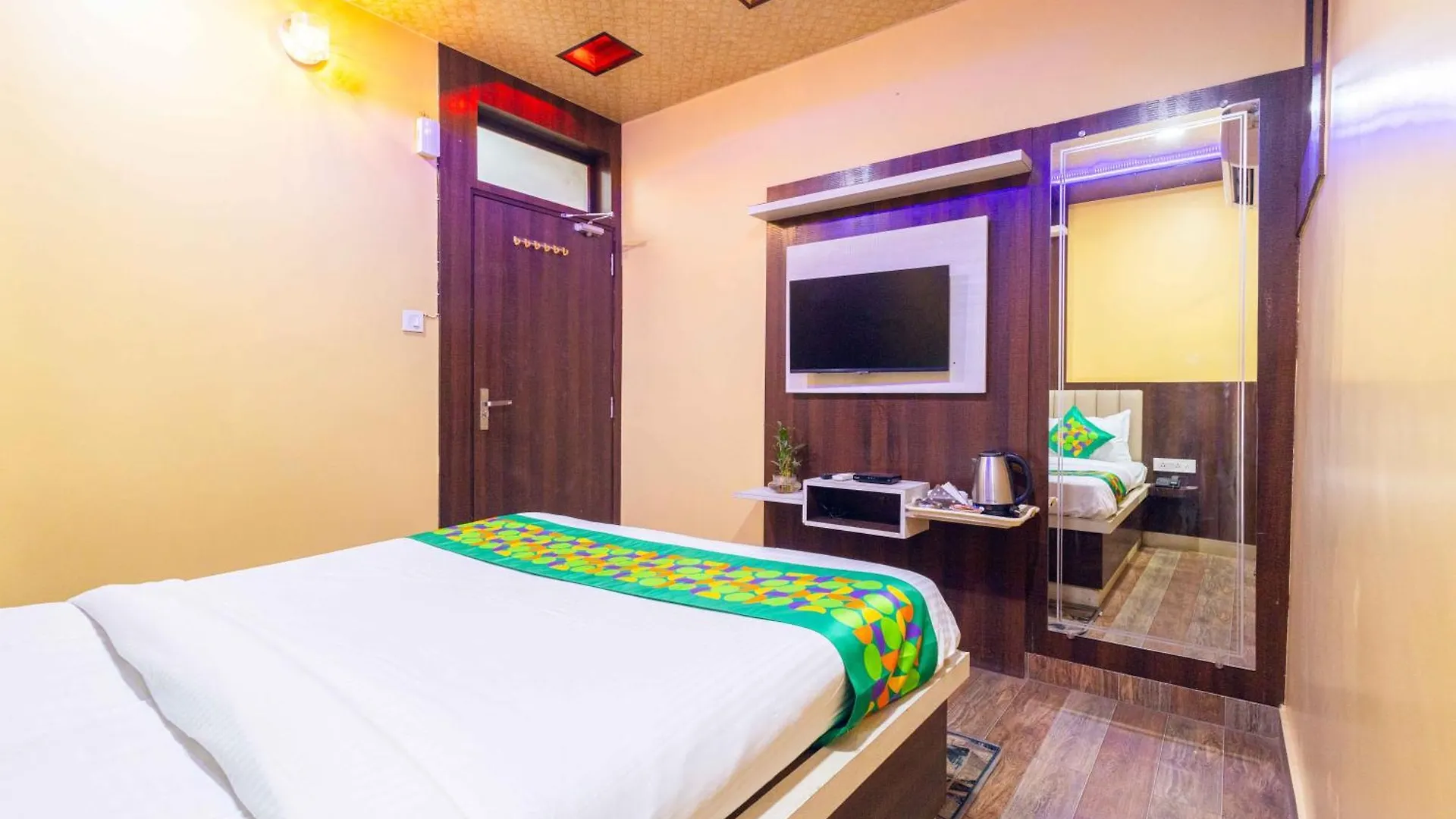 ***  Treebo Saumendra Residency Hotel Varanasi India